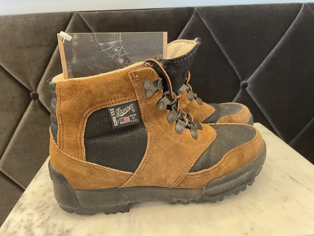 (6) Short Hiking Boots