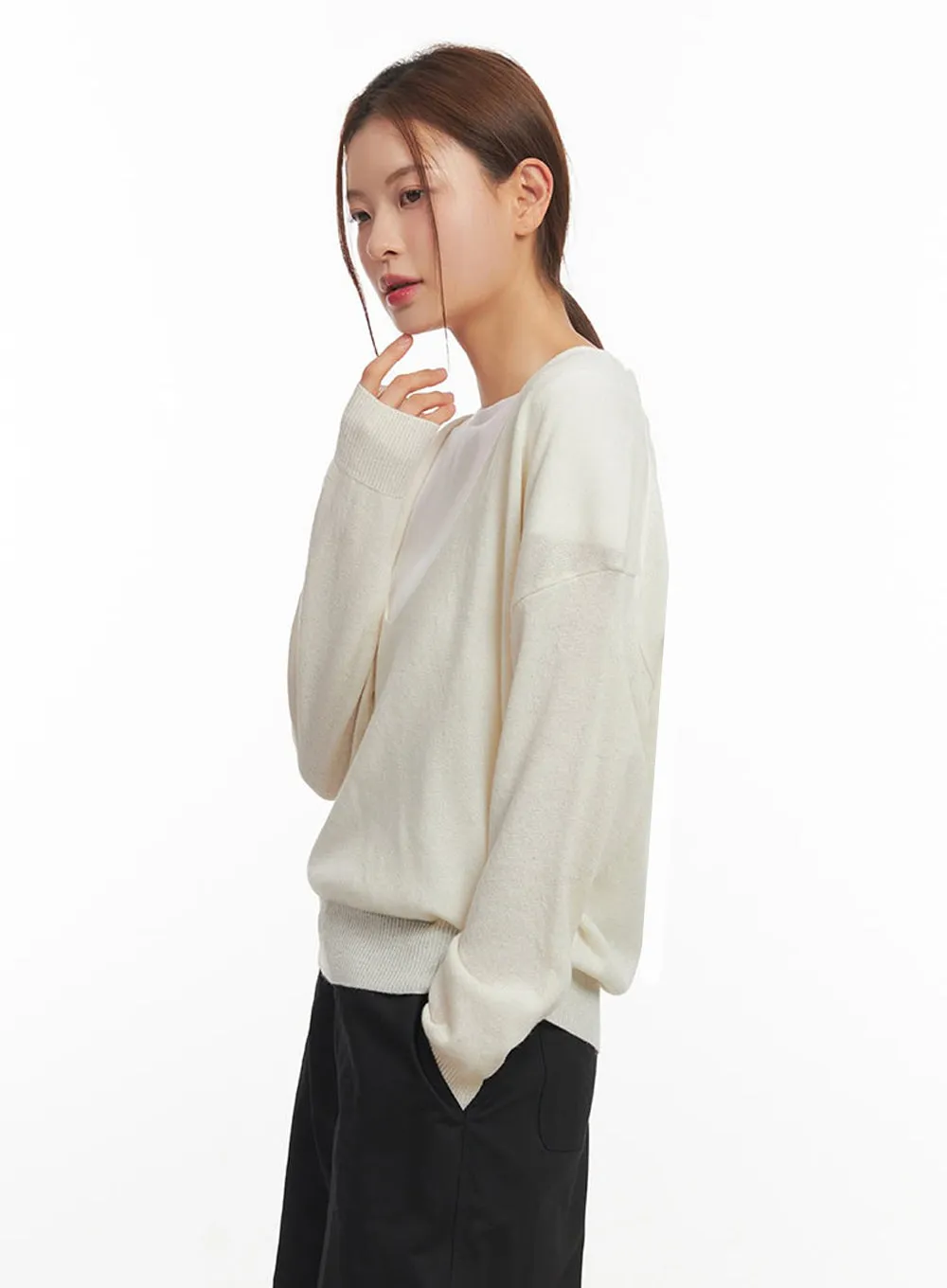 Loose-Fit V-Neck Sweater IM513